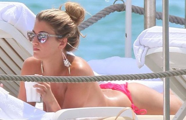 Henüz 17 yaşındayken Bristol Güzeli seçilen Amy Willerton, geçen yıl katıldığı ve İngiltere'nin ITV kanalında yayınlanan I'm a Celebrity...Get Me Out of Here! yarışmasıyla dikkat çekmişti.