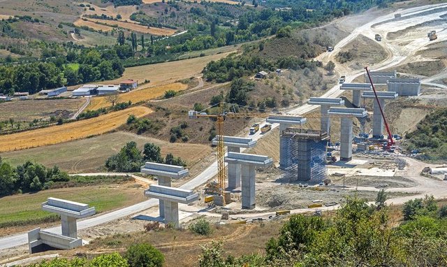 Otoyol tamamlandığında mesafe 140 kilometre kısalacak. Böylece 870 milyon TL tasarruf sağlanacak.