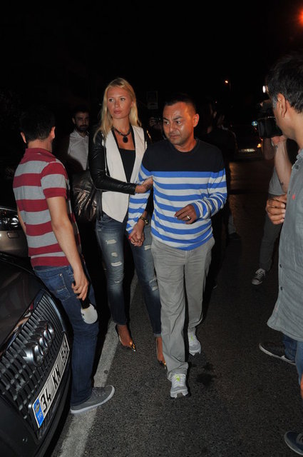 Tedavisi devam ederken konser takvimini de bozmayan şarkıcının, aldığı haber karşısında riske girmeyerek evlat edinme yoluna gidebileceği iddia edildi.