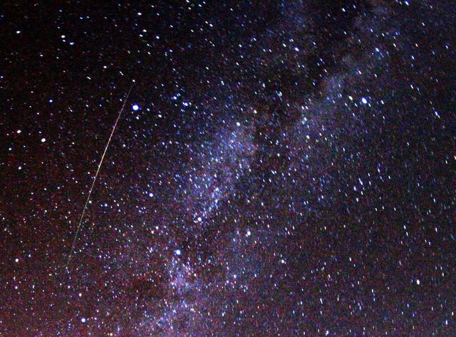 Meteorlar gökyüzünün herhangi bir bölümünde görülebilecekler. Uzmanlar, meteor yağmurunu izlemek isteyenlere de bazı önerilerde bulunuyorlar: