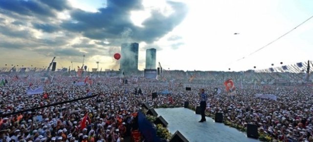 -  - Başbakan Erdoğan, Taksim Gezi Parkı odaklı olaylar sonrasında İstanbul Kazlıçeşme'de düzenlenen "Milli İradeye Saygı Mitingi"nde halka hitap etti.