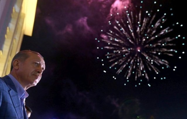 -  -  - Türkiye'nin 12. Cumhurbaşkanı seçilen Başbakan ve AK Parti Genel Başkanı Erdoğan, partisinin genel merkezindeki "balkon konuşması"nda seçim sonuçlarını değerlendirdi.