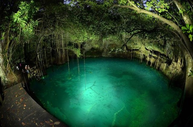 IK Kil Cenote, Chichen Itza- Meksika -