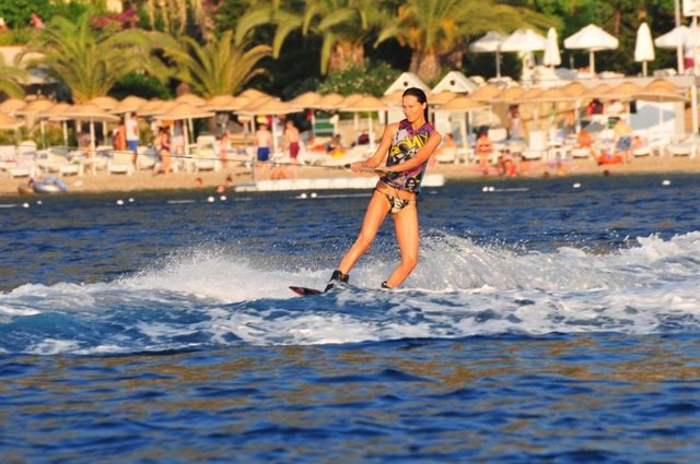 Şallı, günde 15 dakika yürüyerek ve pilates yaparak kısa sürrede eski görüntüsüne kavuşmayı başardı.