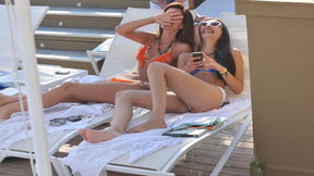 Fatih Harbiye'nin güzel yıldızları plajda