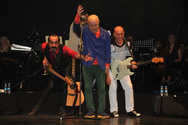 UNUTULMAZ şarkılarıyla özel bir hayran kitlesine sahip MFÖ önceki akşam Açıkhava'yı inletti!