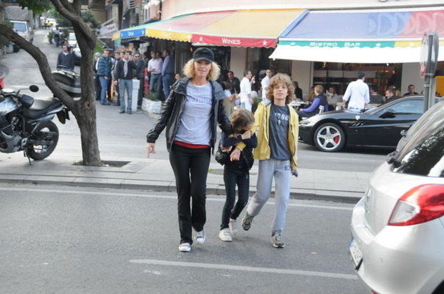ALARA KOÇİBEY, RENÇ EMRE, YASEMİN PARİS UZAN