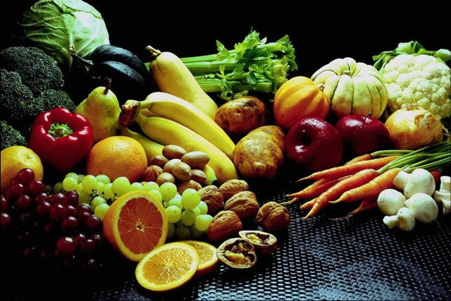 GENÇLEŞTİREN BESİNLER - Brüksel lahanası, brokoli, karnabahar, şalgam ve beyaz lahanada isotiyosiyonat, indoller, tioller ve sülfaranlar, soya fasulyesinde isoflavonidler, yeşil çay ve kırmızı şarapta ise fenoller bulunuyor.