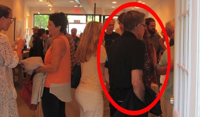 TMZ sitesinin yayınladığı ve Williams'ın hayattayken çekilen son fotoğrafları olma özelliği taşıyan karelerde ünlü aktör oldukça zayıflamış, bitkin ve tamamen siyah kıyafetler içinde görülüyor.