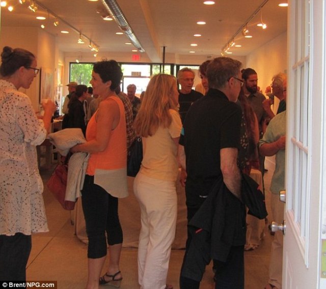 Schneider, Williams'ın Parkinson hastalığının ön safhasında olduğunu belirterek bunu kamuoyu ile paylaşmaya hazır olmadığını söyledi.