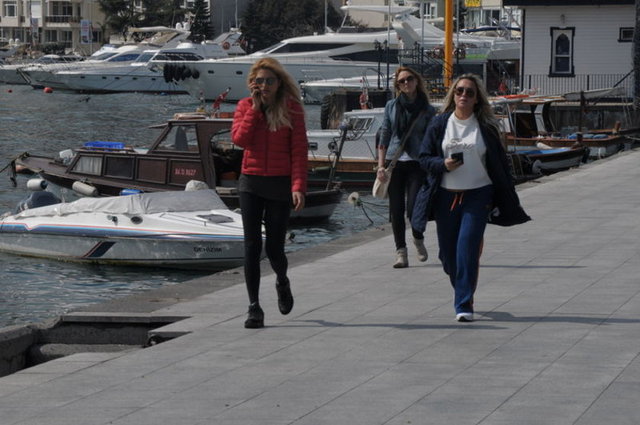 İkili hergün düzenli olarak yürüyüş yapıyor.