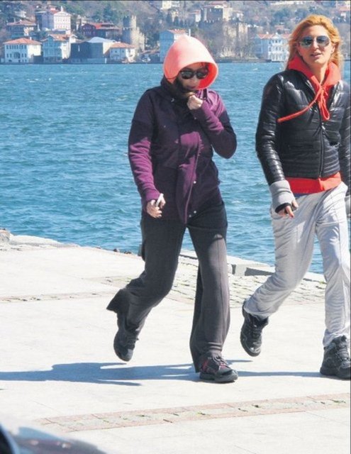 Şeyda, "Bir deli kuyuya taş atıyor herkes o kuyunun başında. Kimse beni arayıp sormuyor" dedi.