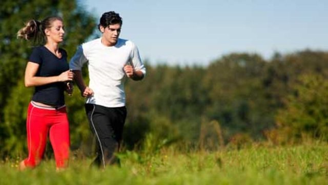 11. Günde 3 kez 10 dakika yürüyün . - 12. Her hafta yeni bir spor deneyin. - 13. Günde 50 şınav çekin. - 14. İnternetten bir fitness programını takip edin.