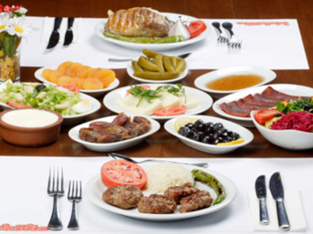 3. Yoğurt, penir gibi az yağlı süt ürünleri tüketin. - 5. Gazlı içecekler yerine çay için. - 6. Kahvaltıda yumurta yiyin. - 7. Haftada en az iki kere balık yiyin. - 8.Beyaz ekmek yerine kepekli ekmekleri tercih edin.