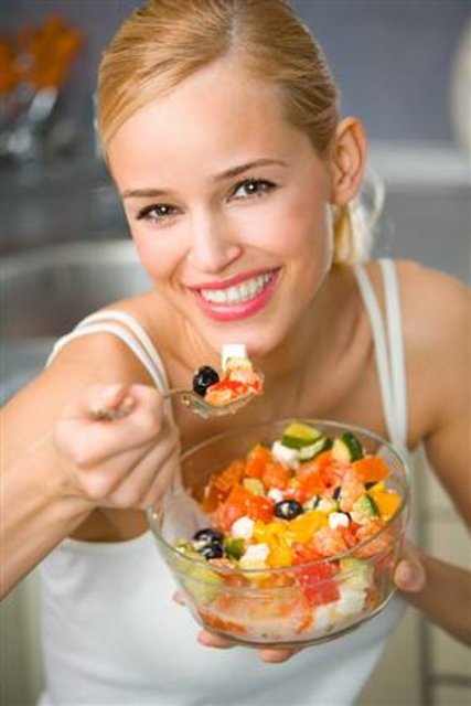 35. Tam tahıllı gıdalarla sağlıklı beslenin, meyve ve sebze yiyin. Şeker ve alkolden uzak durun.  - 36. Bir hafta sonu hiçbir şey yapmamaya çalışın, işlerden uzak durun. - 37. Şimdi yaptınız işe odaklanın, sonra ne yapmak zorunda olduğunuza değil.