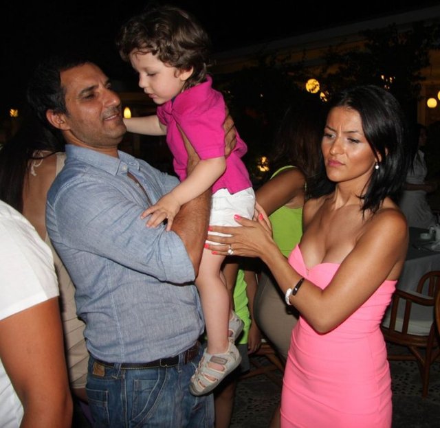 Geçen ay Ceren Kaplakarslan'la evlenen şarkıcı, oğlu Edvan'ın annesi Yeşim Eryıldırım'la ilgili açıklama yaptı.