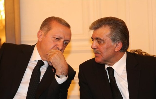 Konuşmanın ardından Gül ve Erdoğan, salonda bir süre birlikte  dolaşarak konukların tebriklerini kabul etti.