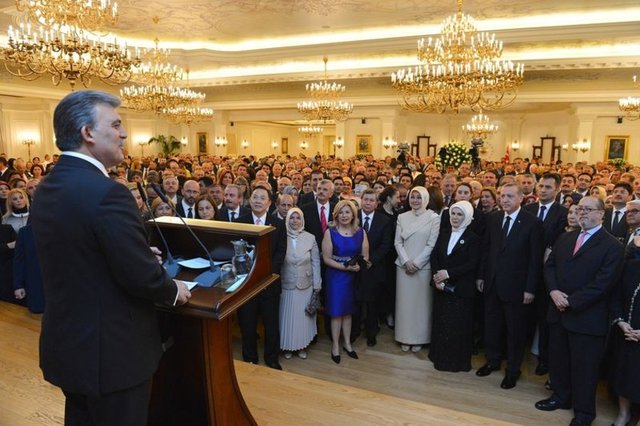 Sohbet ve fotoğraf çekiminin ardından Cumhurbaşkanı Gül, kürsüye  çıktı.