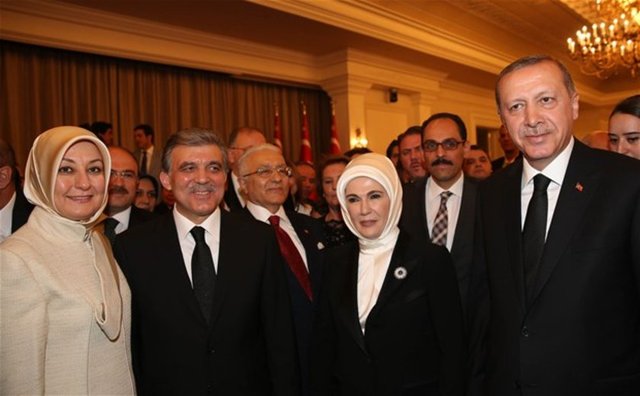 Hayrünnisa Gül, Emine Erdoğan ve Semra Özal, "Üç first lady bir arada" sözleriyle  anı fotoğrafı çektirdi.