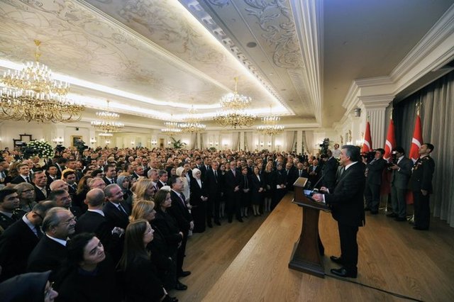 Cumhurbaşkanı Gül, ilk kez bir resepsiyonda kürsüden konuşma yaptı.