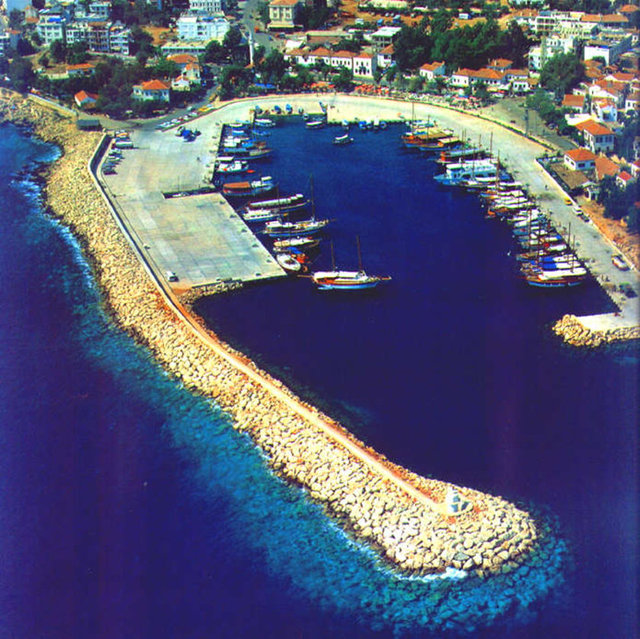 Hepsi birbirinden muhteşem bu tatil beldelerini tek bir seferde gezmek hem büyük bir mutluluk kaynağı hem de çok yorucu olacak. Uçak biletinizi işe başlamadan bir gün önceye alarak, eve erken dönüp dinlenmeniz faydalı olabilir.