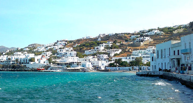 Gümbet, Bitez, Ortakent, Meteor, Akyarlar, Gölköy, Türkbükü, Mazı Köy ve daha fazlası ancak araba kiralayarak kısa sürede keyifle gezilebilir. Bu arada unutmadan söyleyelim, yaz sıcaklarında klimasız araç kiralamayı düşünmeyin bile!