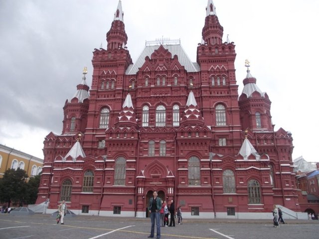 Paleolitik çağdan bugüne Rus tarihini sergileyen müzedeki eserler olağanüstü detaylarıyla ziyaretçilerini büyüler. Biraz uzun soluklu bir içeriği olmasına rağmen, Rus kültürü ve tarihine giriş yapmak için idealdir.