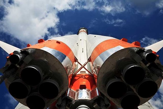 UZAY YOLCULUĞU MÜZESİ -  - Uzay Kaşifleri Anıtı'nın zemininde yer alan Uzay Yolculuğu Müzesi, Rusların uzay keşif serüveninin tarihini anlatır.