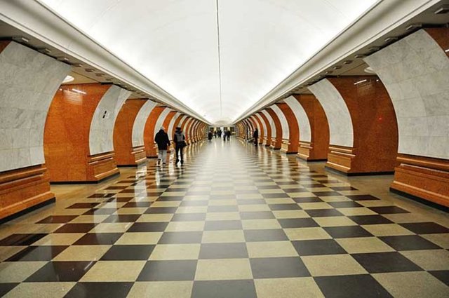 MOSKOVA METROSU -  - 1933 yılında Stalin'in Komünist Partisi Moskova'nın sokaklarının altında toplam 79 km uzanacak bir metro yapılmasını onaylamıştı.