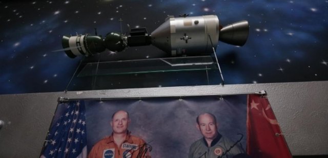 Uzaya atılan ilk uydunun bir kopyasının yer aldığı müzede uzaya ayak basan ilk insan olan Yuri Gagarin'in eğitimlerinde kullandığı orijinal kıyafet ve ekipmanlarla müze,