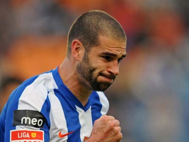 2009 Lisandro Lopez: Racing'den 2 milyon Euro'ya geldi; 24 milyon Euro'ya Lyon'a gitti