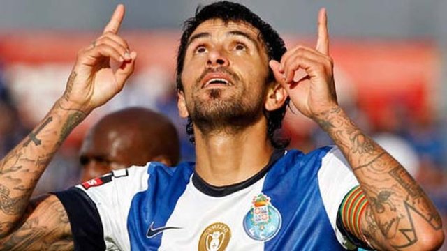2009 Lucho Gonzalez: River Plate'den 10 milyon Euro'ya geldi; 20 milyon Euro'ya Marsilya'a gitti -