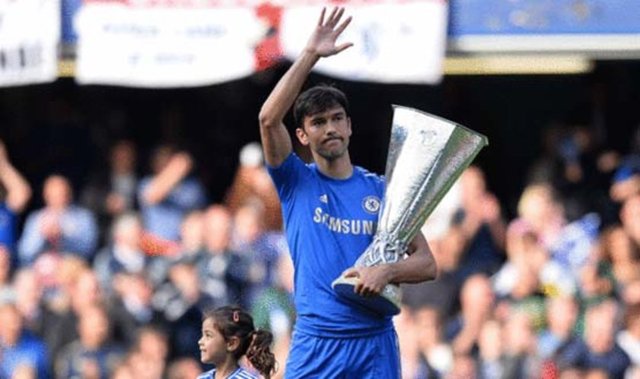 2004 Paulo Ferreira: Setubal'dan 2 milyon Euro'ya geldi; 20 milyon Euro'ya Chelsea'ye gitti