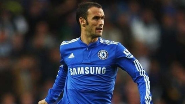 2004 Ricardo Carvalho: Altyapıdan çıktı; 30 milyon Euro'ya Chelsea'ye gitti -