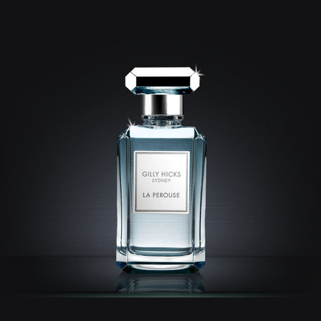 Gilly Hicks La Perouse içindeki taze çiçekler, yumuşak odunsu notaları, leylak ve misk ile bana göre en iyi kadın parfümlerinden biri. Ve gerçek anlamda etkileyici bir özelliğe sahip. Kesinlikle denemenizi öneriyorum.