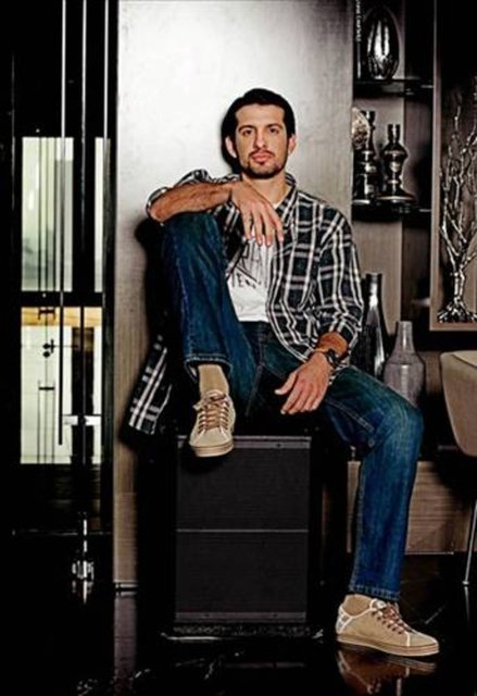 Peray Özdil ise kendi blogunda paylaştığı ve yaşadığı aşkı anlattığı yazılarda, isim vermese de Tunçeri'yi işaret ediyor.