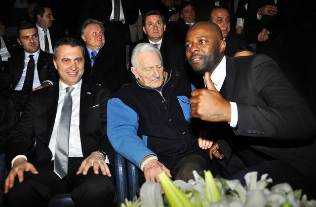 Beşiktaş Jimnastik Kulübü'nun 110. Yıl Kutlamaları kapsamında, BJK İnönü Stadı'nda yapılan kutlamaya Süleyman Seba ve Pascal Nouma da katılmıştı. -  - 19/03/2013