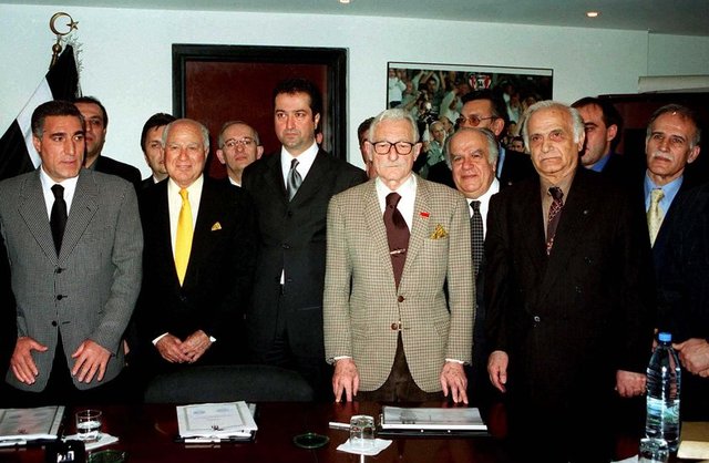 Beşiktaş Başkanlığı'na seçilen Serdar Bilgili, mazbatasını alarak görevine resmen başlamıştı. Törene Süleyman Seba da katılmıştı. -  - 29/03/2000