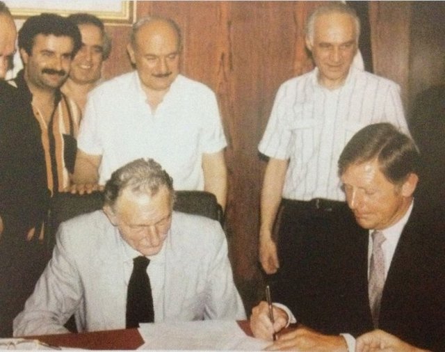 Süleyman Seba, 1987-88 sezonunda takımın başına İngiliz teknik direktör Gordon Milne'yi getirmişti...
