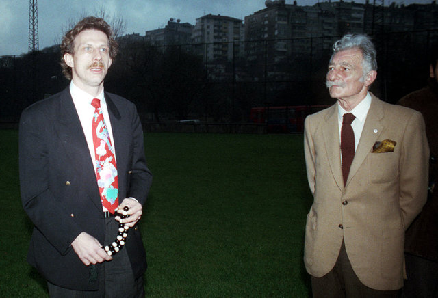 1993-94 sezonuna kötü başlayan Beşiktaş'ta başkan Seba, uzun yıllar beraber çalıştığı teknik direktörü Gordon Milne ile yollarını ayırdıktan sonra Daum'u takımın başına getirmişti. Daum yönetiminde Beşiktaş, 1994-95 sezonunda lig şampiyonu olmuştu.