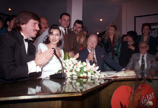 Beşiktaşlı futbolcu Metin Tekin, Şevval Sam ile evlendiğinde, Beşiktaş Belediye Başkanı Ayfer Atay'ın kıydığı nikahta Metin'in şahitliğini Beşiktaş Başkanı Süleyman Seba yapmıştı. - 27/12/1993