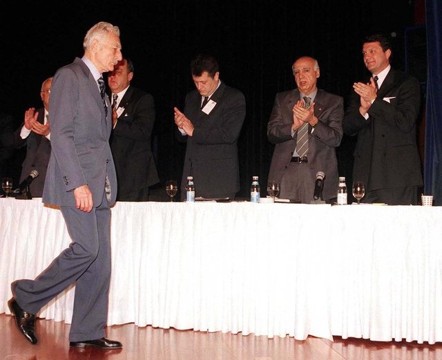 Beşiktaş Kulübü Olağan Mali Genel Kurul toplantısı yapıldığında, Başkan Süleyman Seba, toplantıda görevi bırakacağını açıklamıştı... 13/02/2000