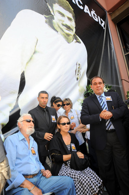 Vefat eden Vedat Okyar için düzenlenen törenden bir kare... -  - 21/07/2009