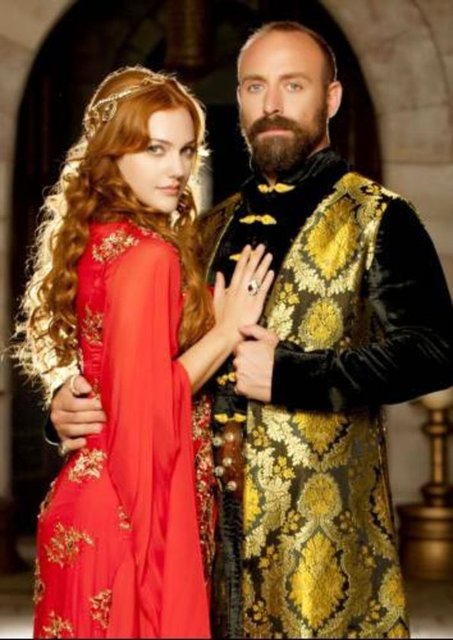 Yaşadığı tükenmişlik sendromu nedeniyle rol aldığı Muhteşem Yüzyıl dizisinden ayrılıp Almanya'ya dönen Meryem Uzerli Türkiye'ye geri dönme kararı almıştı. -