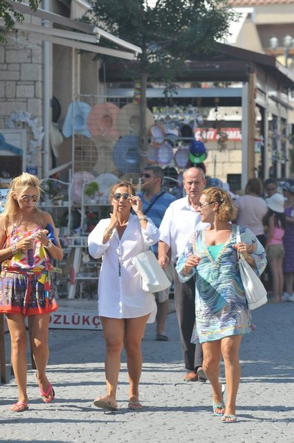 ARZU SABANCI, NESRİN SARIOĞLU, REVNA DEMİRÖREN