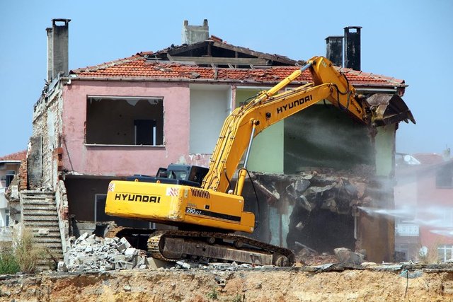 Bu, öyle bir şey. Aslında o bizim açımızdan sorun değil. Çevre ve Şehircilik Bakanlığının müdahalesiyle acil kamulaştırma sistemi olmasıyla bu noktaya gelindi...