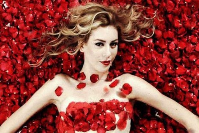 ÜNLÜ ÇİFT EVLENİYOR! Sinem Kobal-İbrahim Çelikkol ilişkisi evliliğe gidiyor.