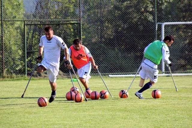 "Orada da 12 Eylül'e kadar çalışmamız olacak" diyen Köprülü, "Oradaki kampın bitimiyle Polonya'ya hareket edeceğiz. Orada 6 ülkenin katılacağı Avrupa Ampute Futbol Kupası'na katılacağız.