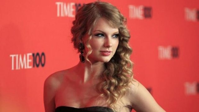 25 yaş altı zengin ünlüler  - Justin Bieber, Miley Cyrus ve Kate Upton... Bu isimlerin ortak özelliği daha 25 yaşına bile basmadan köşeyi dönmeleri. Ancak sadece onlar değil onlarca ünlü genç yaşlarında milyonerliğin keyfini çıkarıyorlar.