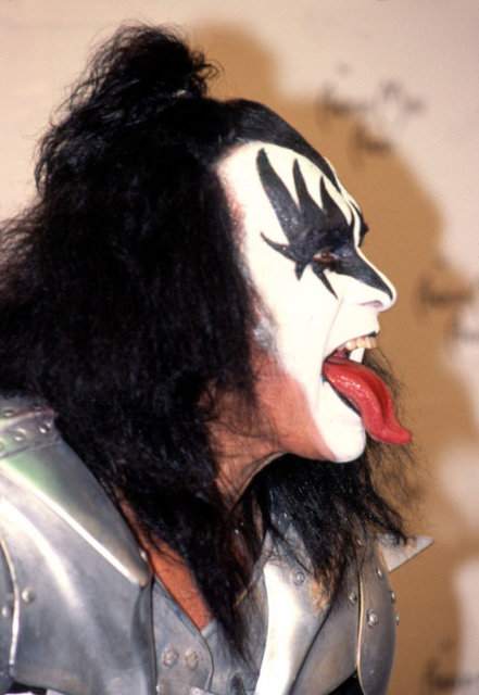Gene Simmons – Dili  - 1 milyon dolar